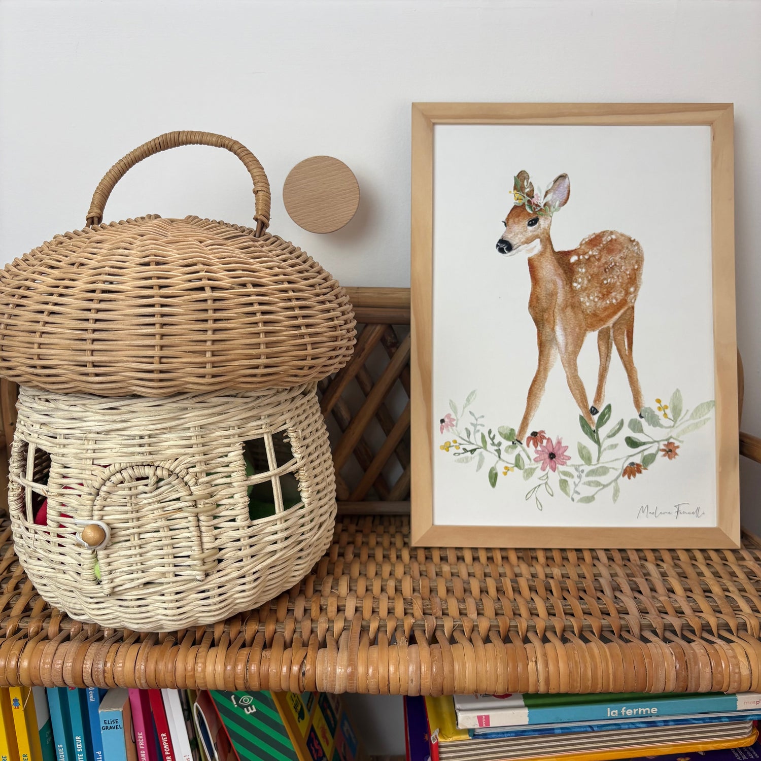 Poster aquarelle d'une biche pour décorer une chambre enfant sur le thème de la forêt.