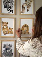 Cadre illustration aquarelle enfant idéal pour décorer une chambre d’enfant sur le thème de la savane / jungle