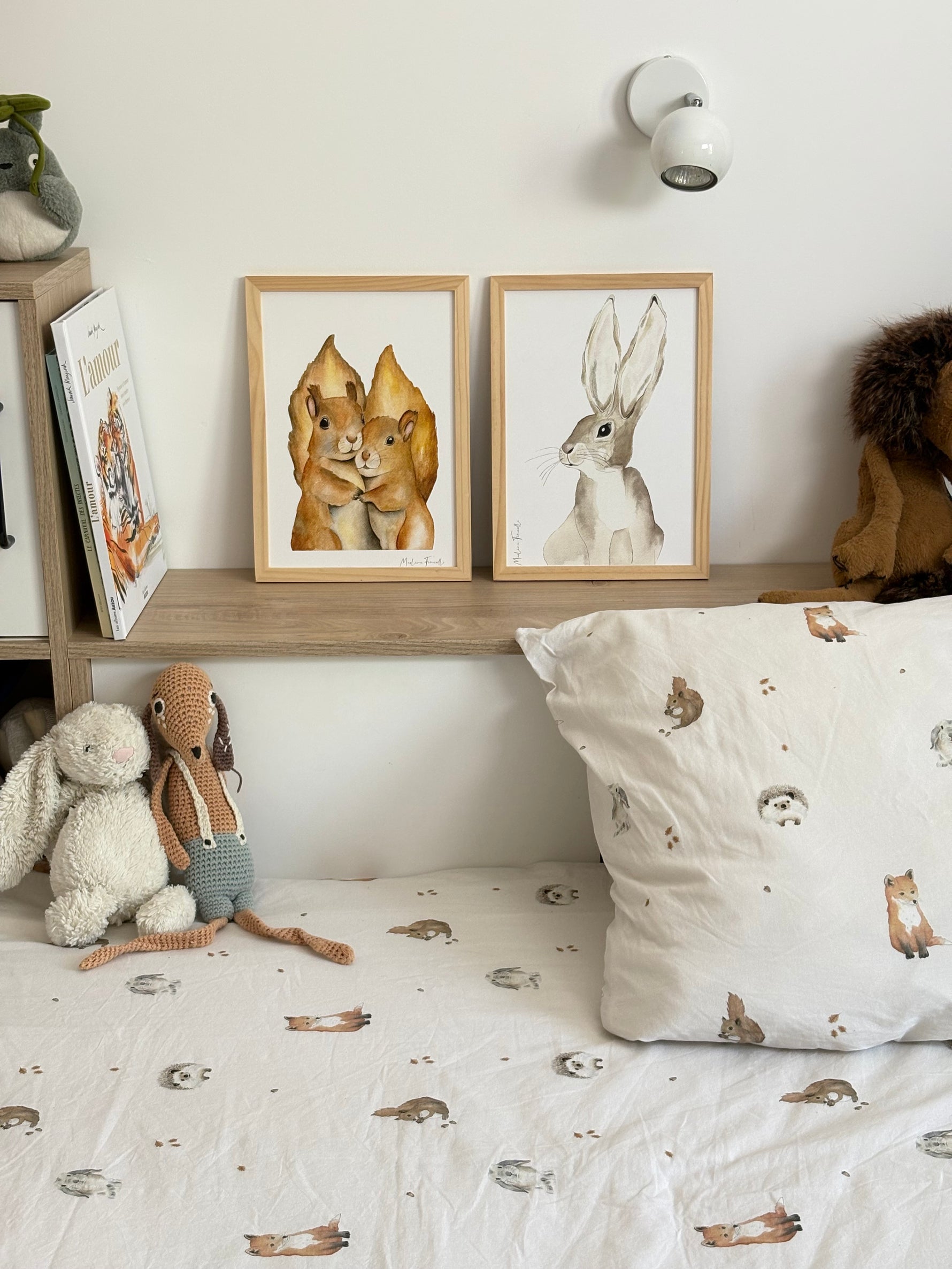 Cadre lapin et écureuil aquarelle pour décoration chambre enfant sur le thème de la forêt