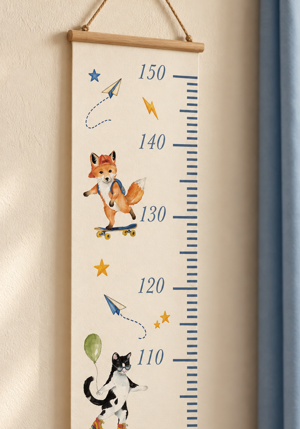 toise  murale enfant illustrée  à l'aquarelle pour une décoration chambre bébé  garcon bleu