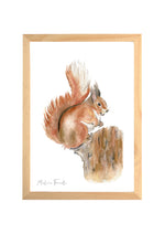 Cadre avec affiche aquarelle écureuil pour décorer une chambre enfant dans le thème de la forêt.