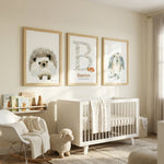 Affiche initiale et prénom personnalisés thème forêt dans un cadre en bois pour chambre de bébé