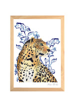 Léopard de profil avec feuilles bleues à l’encre illustration aquarelle