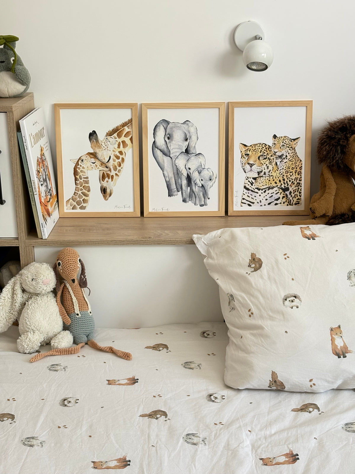 Poster décoration chambre enfant et bébé sur le thème de la savane : girafe, éléphant, jaguar