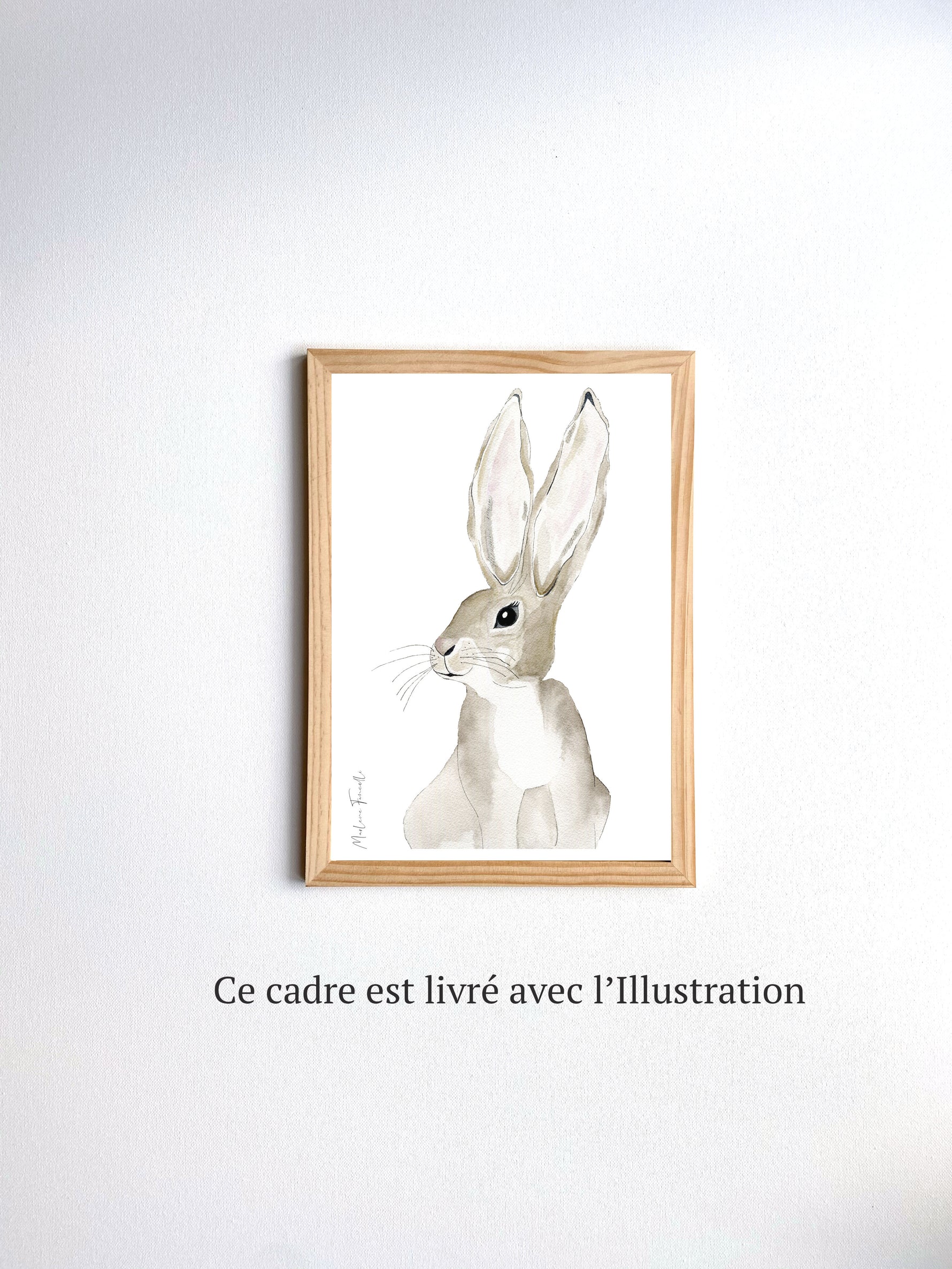 Cadre avec affiche aquarelle d'un lapin avec des grandes oreilles pour décorer la chambre d'un bébé.
