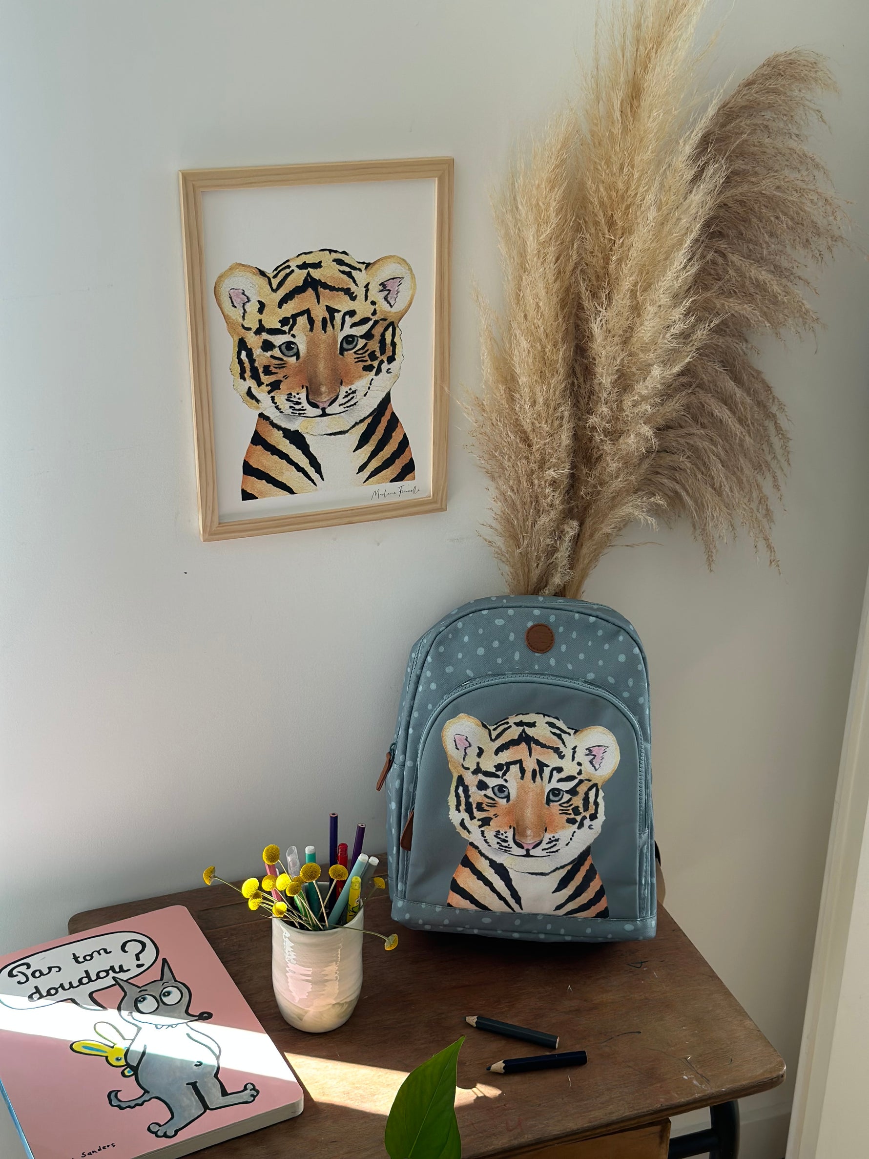 cartable tigre maternelle aquarelle avec affiche pour décorer une chambre enfant