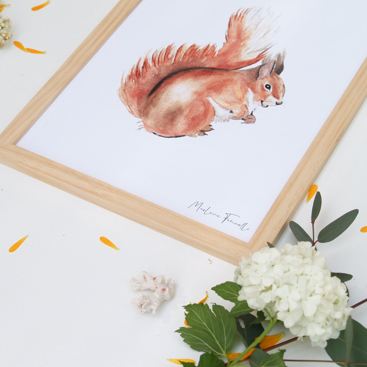 Cadre avec affiche aquarelle écureuil pour décorer une chambre enfant dans le thème de la forêt.