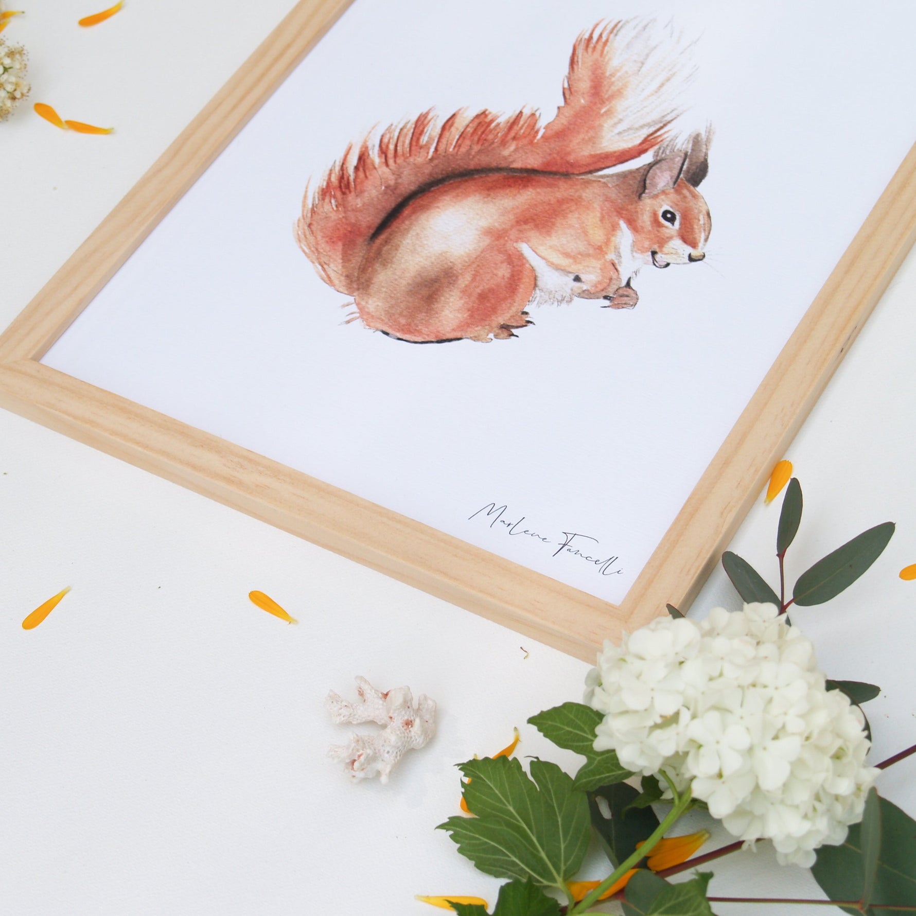 Cadre avec affiche aquarelle écureuil pour décorer une chambre enfant dans le thème de la forêt.