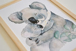 Koala maman faisant un câlin à son bébé illustration aquarelle