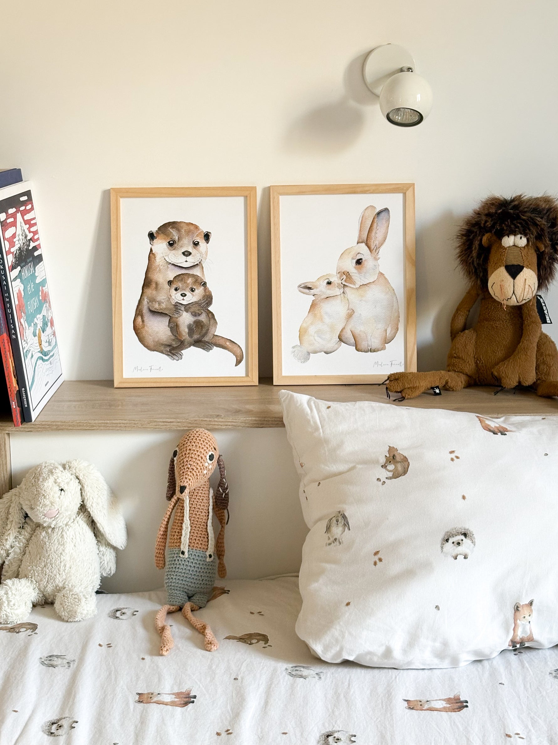 Illustration maman lapin et maman loutre loutre avec bébé à l’aquarelle