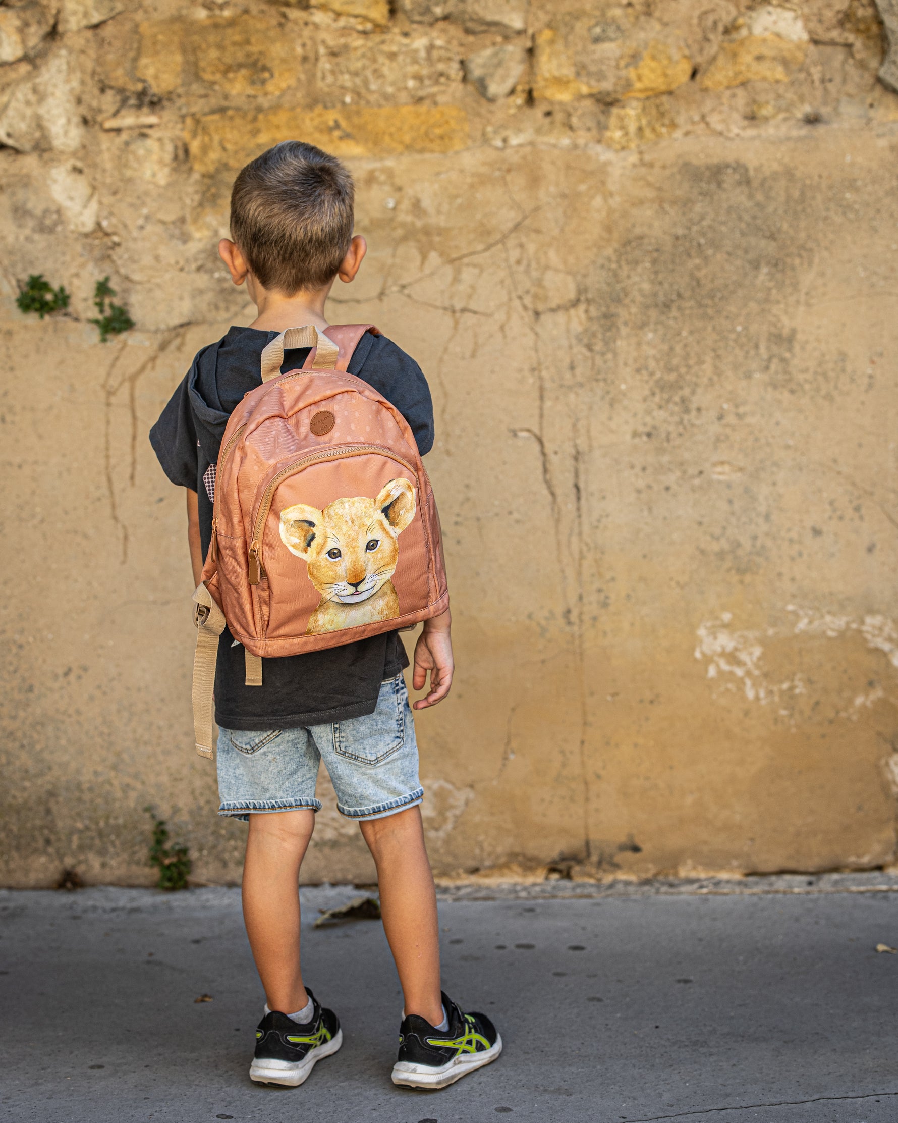 Sac à dos maternelle terracotta avec illustration lionceau aquarelle