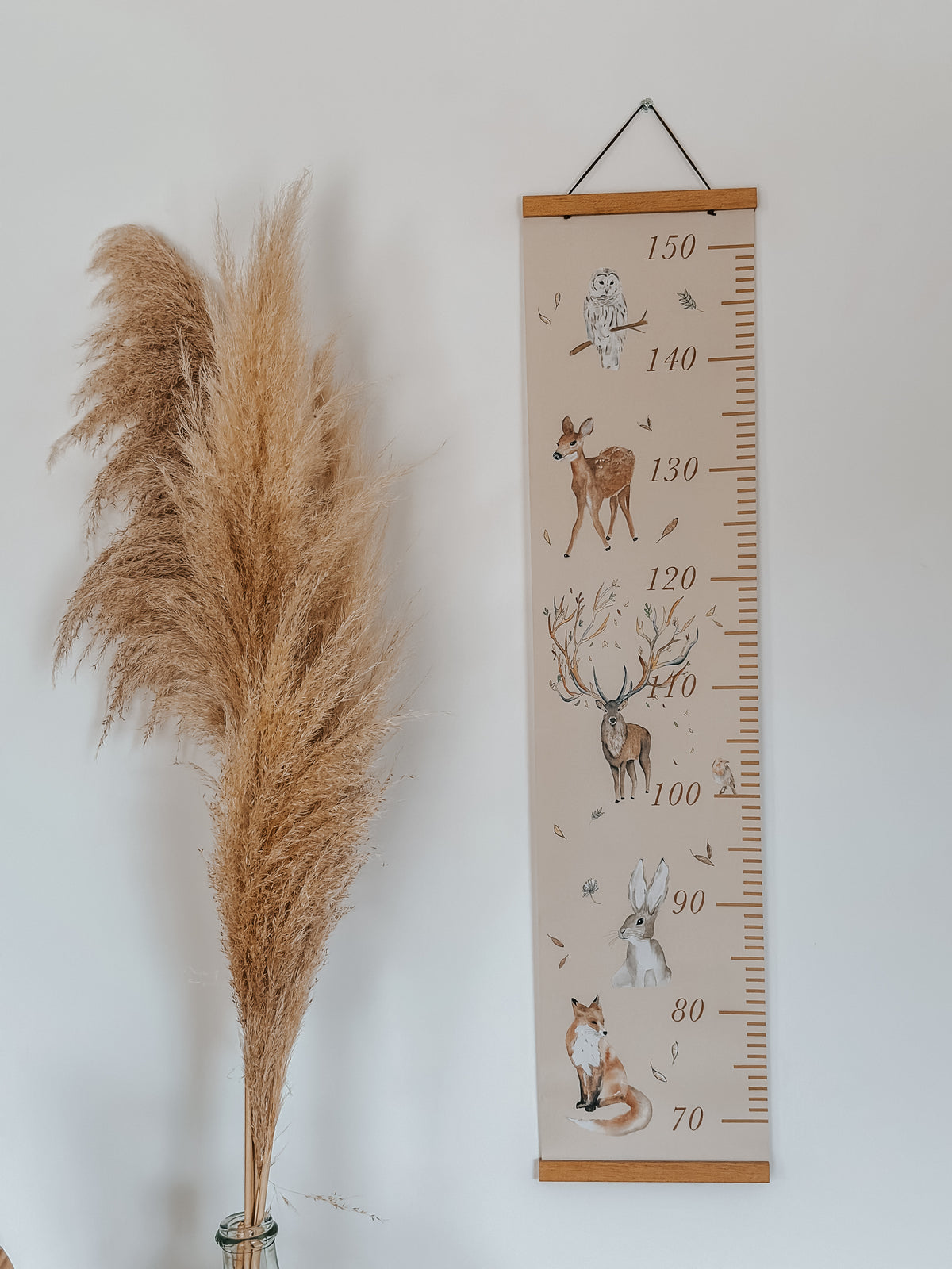 toise murale bébé thème forêt avec animaux aquarelle pour mesurer la croissance dans une chambre d’enfant